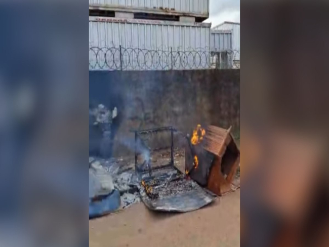 Casinhas de cães comunitários são incendiadas em Nova Lima