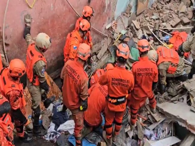 Desabamento no Rio de Janeiro deixa uma mulher morta e 9 feridos