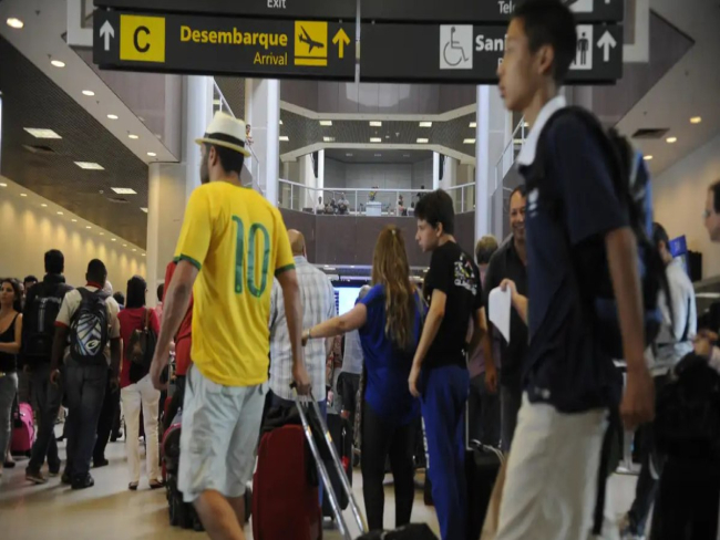 Greve geral na Argentina cancela voos nos aeroportos do Brasil