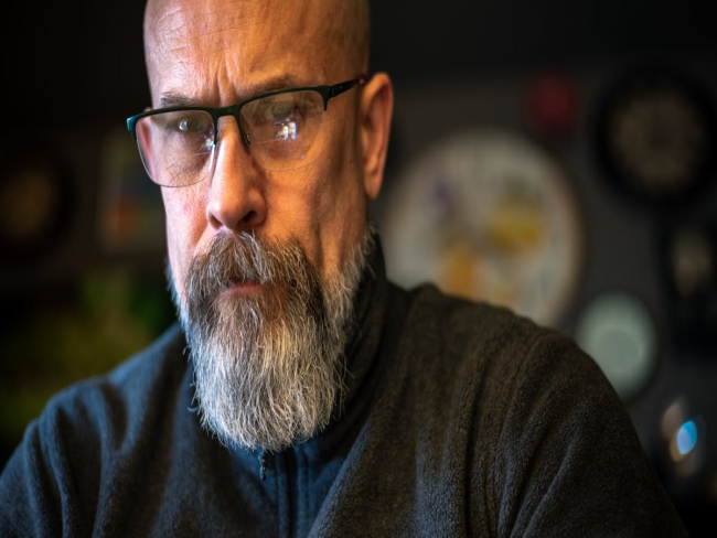 Óculos: descubra quais os mais indicados para homens carecas