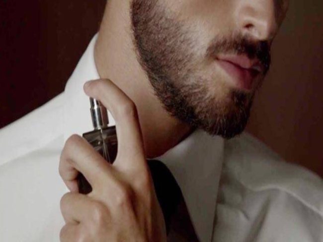 Pirâmide olfativa explica por que perfume muda na pele