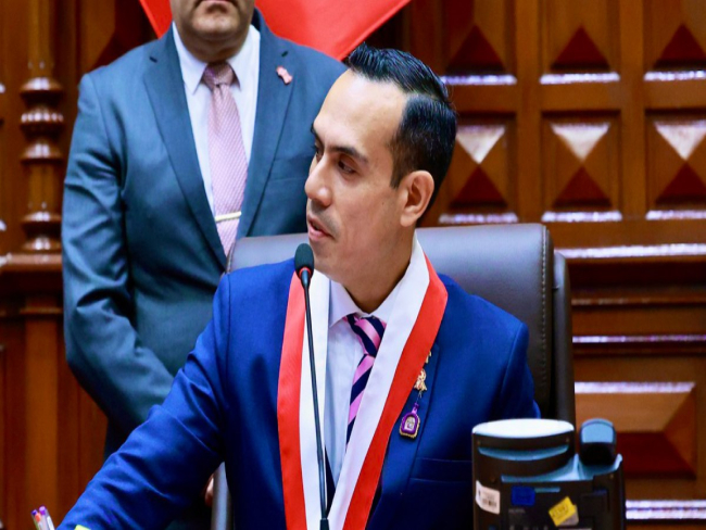 Presidente do Peru é destituído do cargo