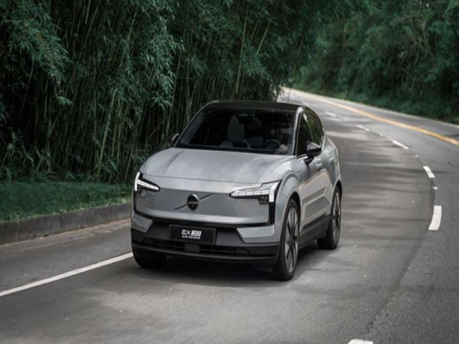 Volvo EX30 Twin Motor chega com 428 cv e 0 a 100 em 3,6 s