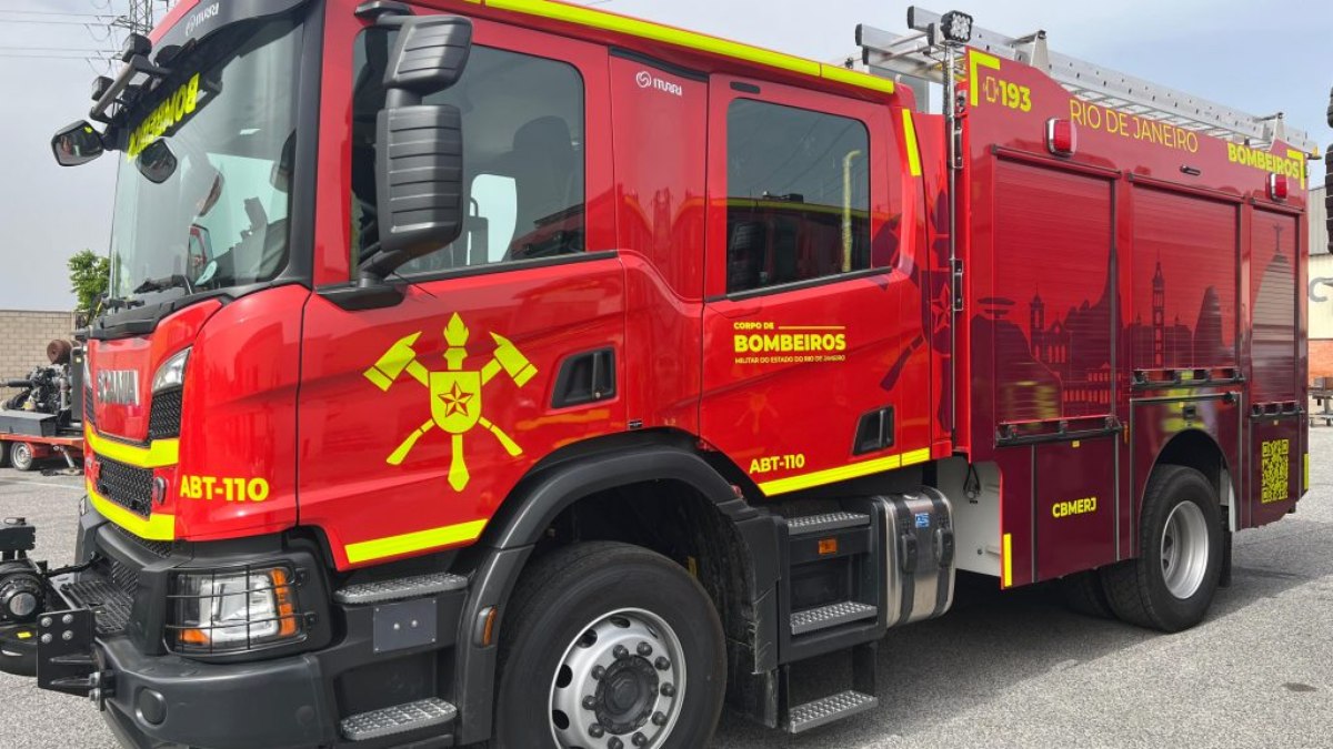 Avião de pequeno porte cai e deixa dois mortos no RJ