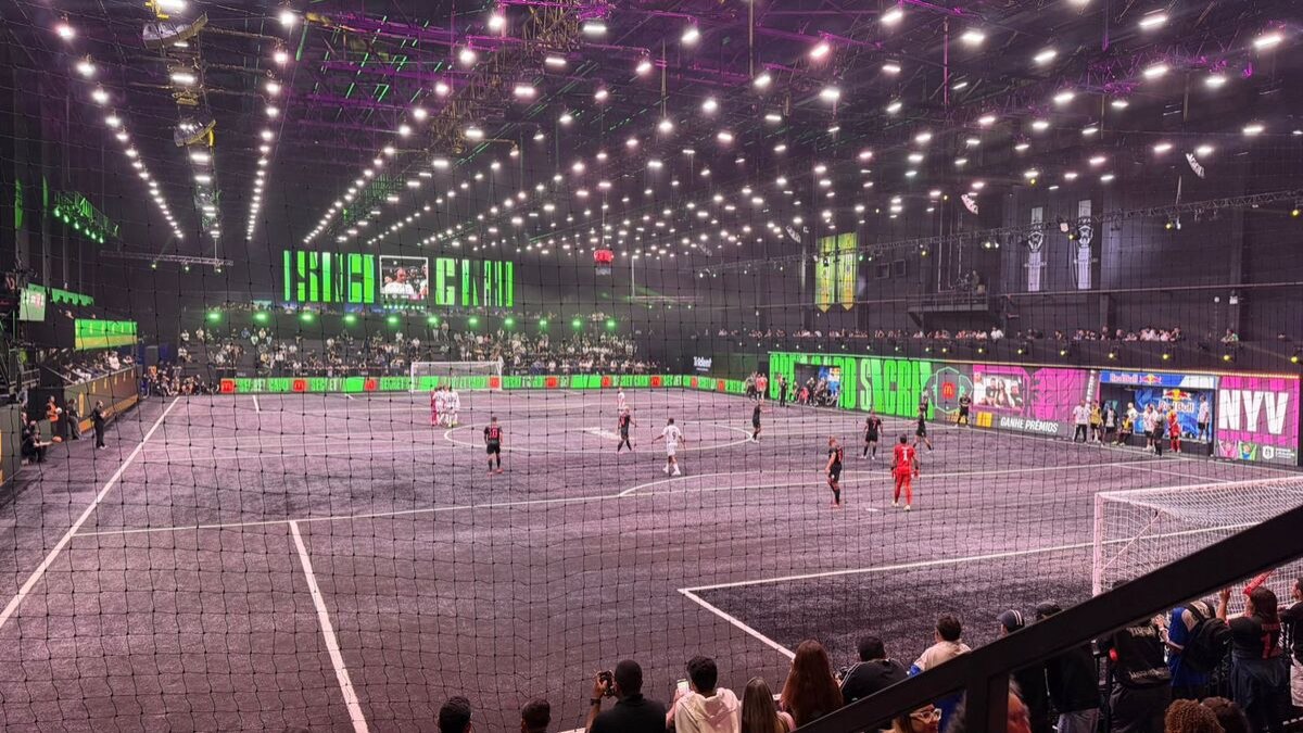 Briga, show de K9 e clássico marcam a estreia da Kings League