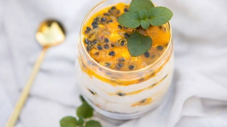 Carol Borba ensina receita de Mousse de Maracujá Proteico