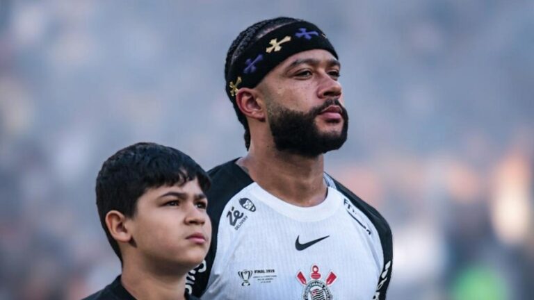 Corinthians divulga lesão de Memphis; veja prazo de recuperação