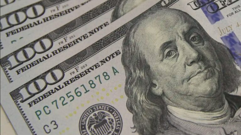 Dólar fecha a R$ 5,30 e atinge maior valor em 2 meses