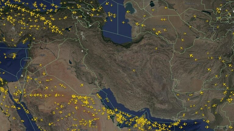 Emirados Árabes retomam tráfego aéreo após fechamento