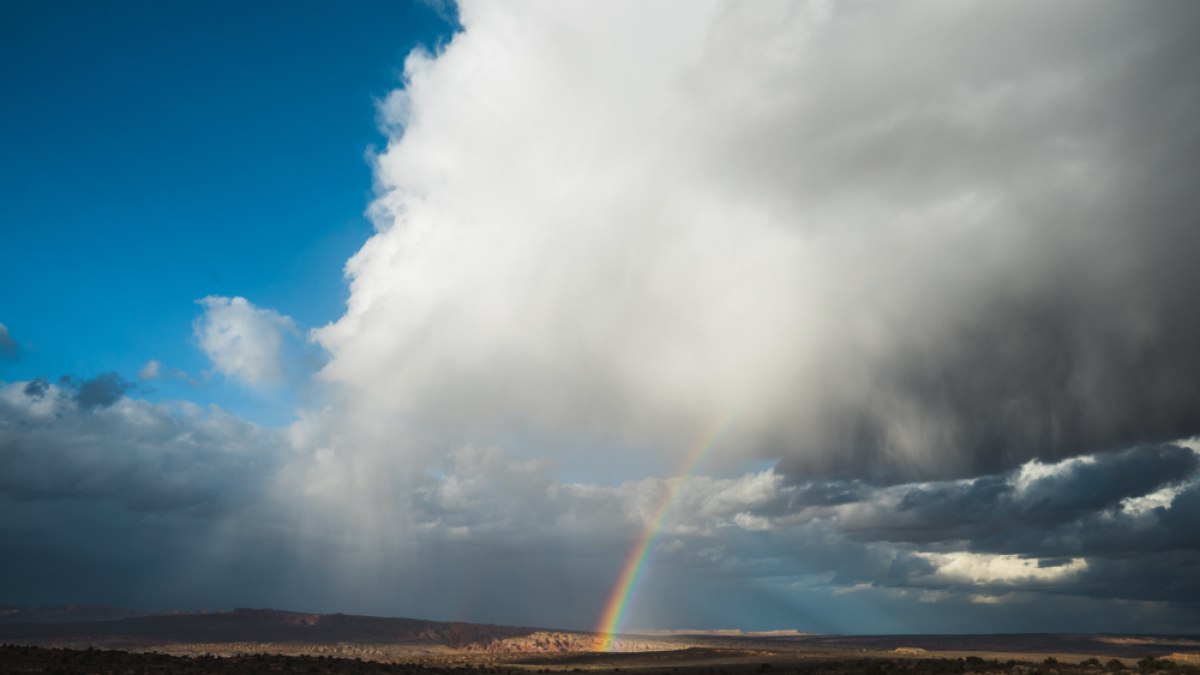 Entre o calor intenso e chuvas: confira a previsão desta sexta
