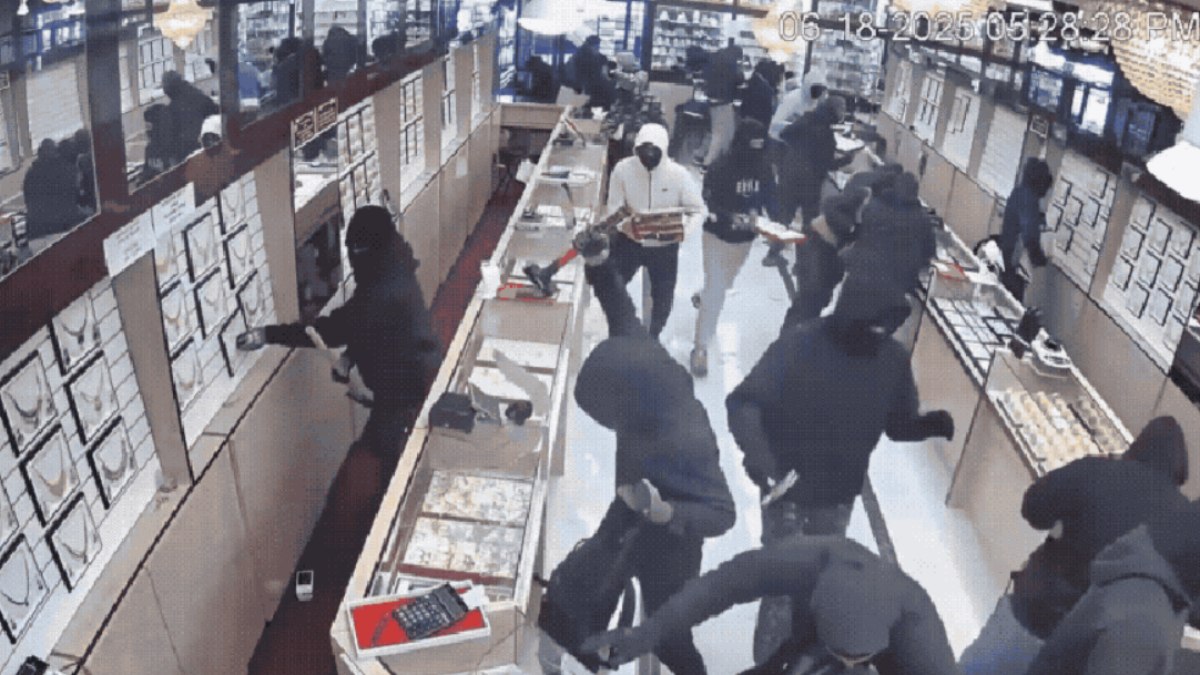 Grupo rouba R$ 9 milhões em joias em 70 segundos; veja vídeo