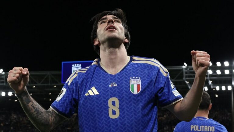 Itália vence no sufoco e segue viva em busca de uma vaga na Copa