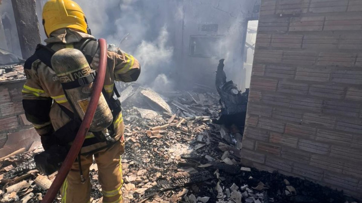 Vídeo: avião cai sobre restaurante e deixa quatro mortos no RS
