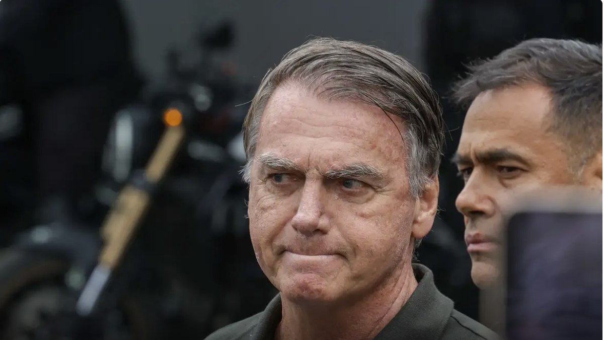 Bolsonaro deve depor na PCDF no inquérito da arma apreendida