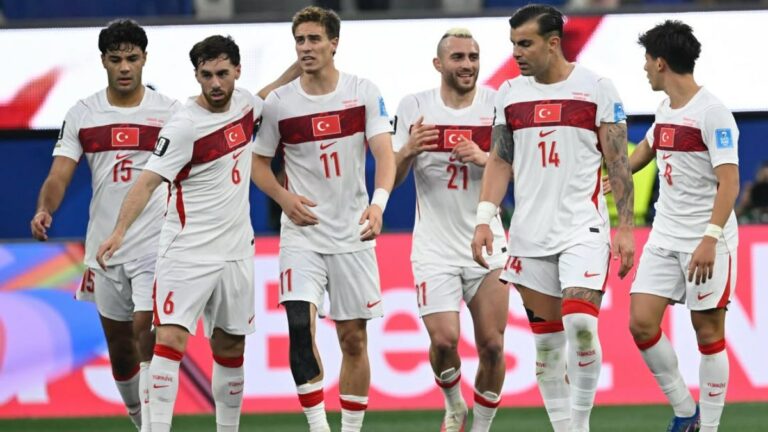 EUA perdem para a Turquia, mas avançam em primeiro na Copa