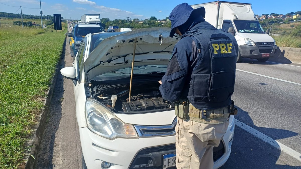 Homem é preso após carro estragar na Via Dutra, no interior de SP