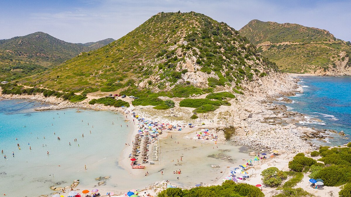 Praia proíbe guarda sóis para pessoas entre 10 e 65 anos