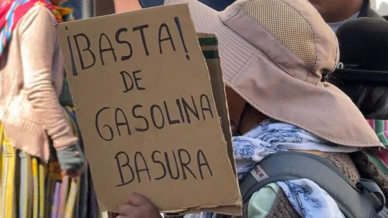 Um mês dos bloqueios na Bolívia