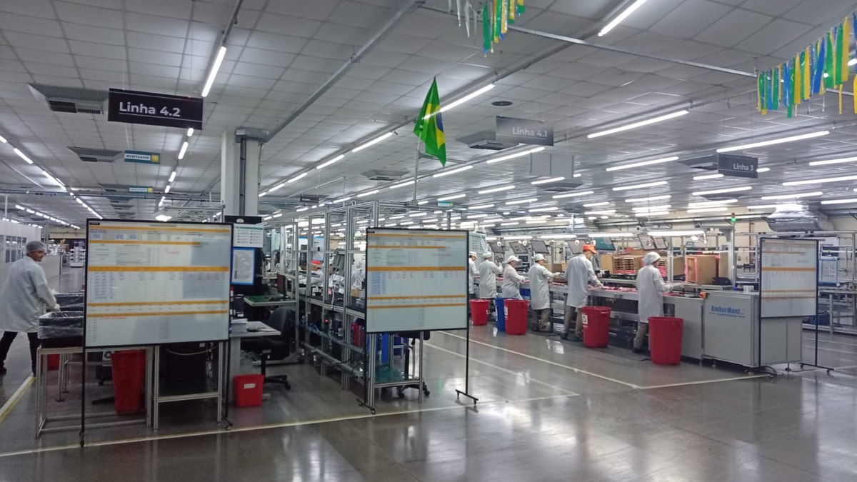 Fábrica da Positivo produz 4,3 milhões de eletrônicos por ano