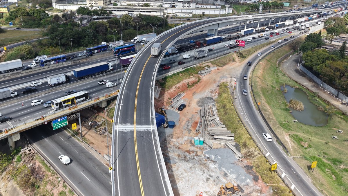 Manutenção bloqueia totalmente pista da Via Dutra em Guarulhos