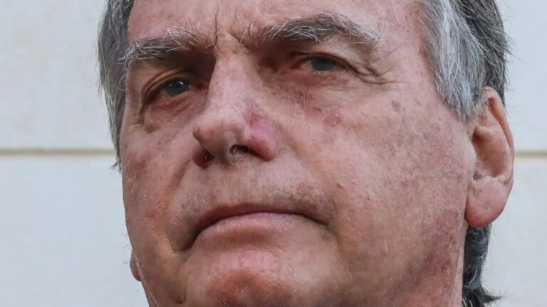 PF apreende espingarda registrada em nome de Jair Bolsonaro