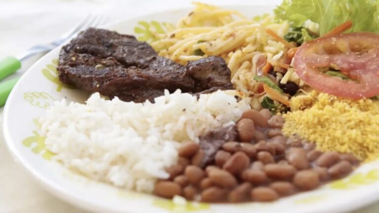 Quanto custa almoçar fora? Prato feito já passa de R$ 31