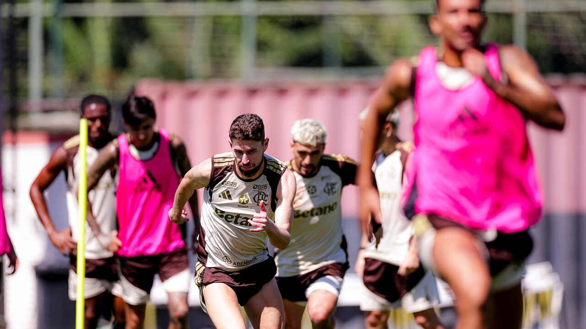 Flamengo aquece briga por substituto de Plata