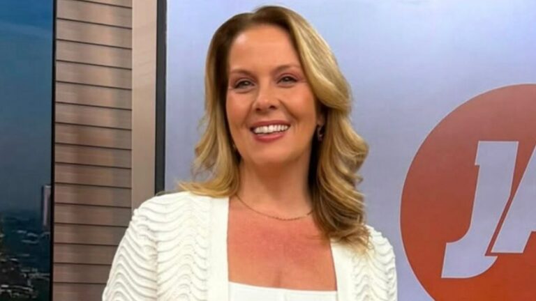 Jornalista da Globo lamenta morte repentina da irmã gêmea