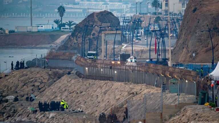 Marrocos detém mais de 100 migrantes rumo a Ceuta