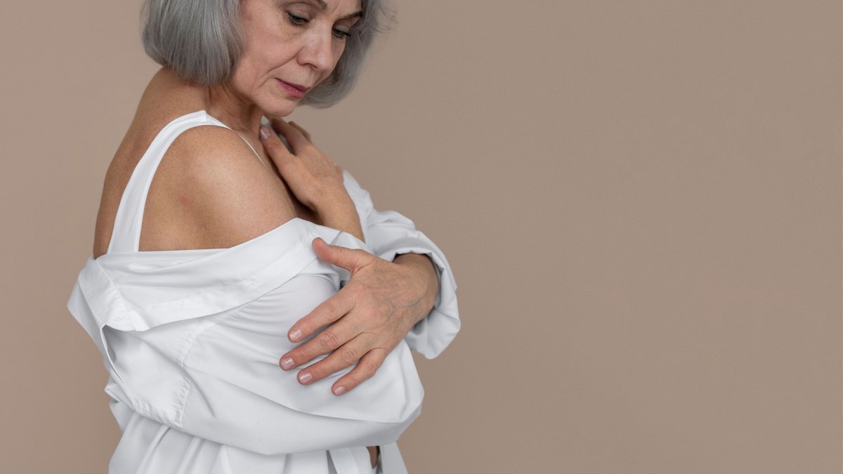 Por que a menopausa muda o formato do corpo da mulher?