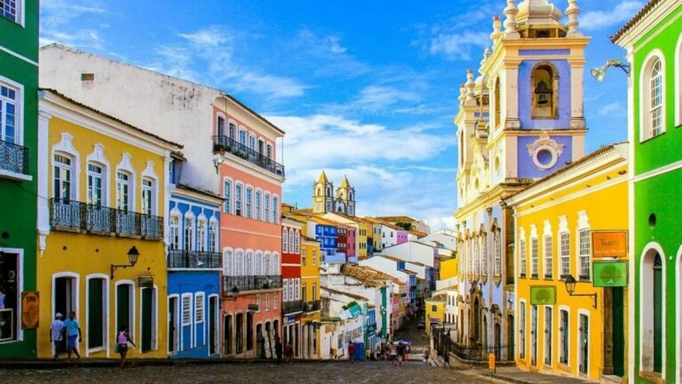 Salvador: patrimônio histórico, cultura e paisagens à beira mar
