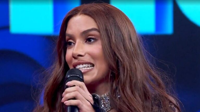 Anitta celebra fim das bets e cobra avanço contra escala 6x1