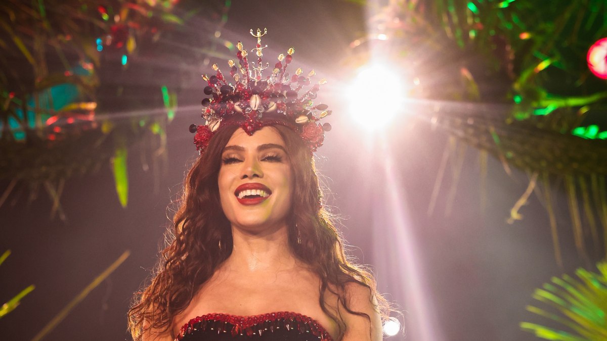 Anitta é coroada a rainha de bateria da Acadêmicos do Grande Rio