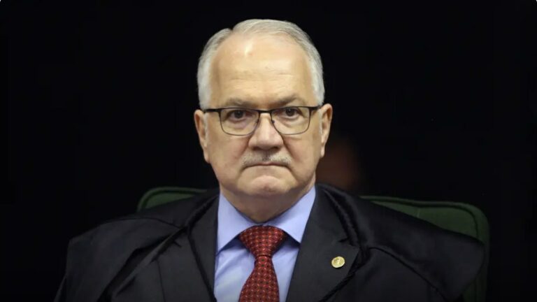 Fachin aguarda explicações de ministros para decidir sobre crise