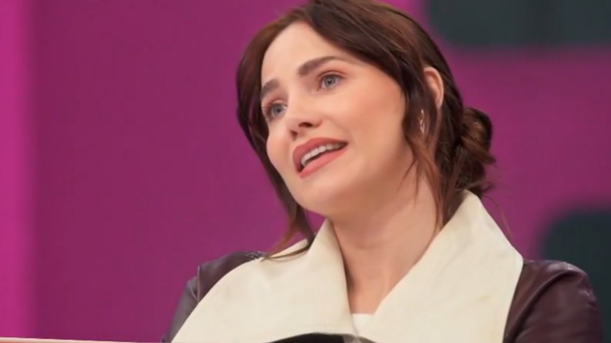 Leticia Colin chora com mensagem de Walcyr Carrasco
