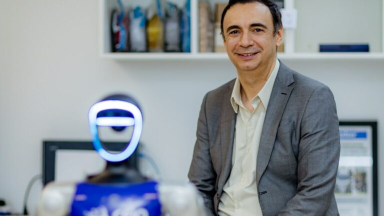 Professor da UFG é apontado como autoridade máxima em IA