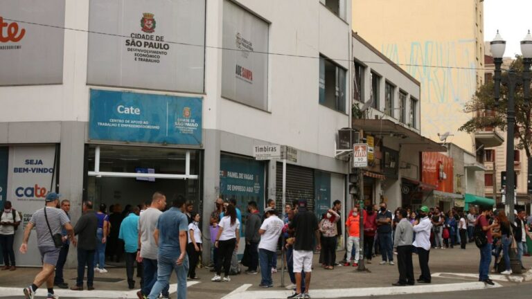 SP abre 4,5 mil vagas de emprego com salários de até R$ 4,3 mil