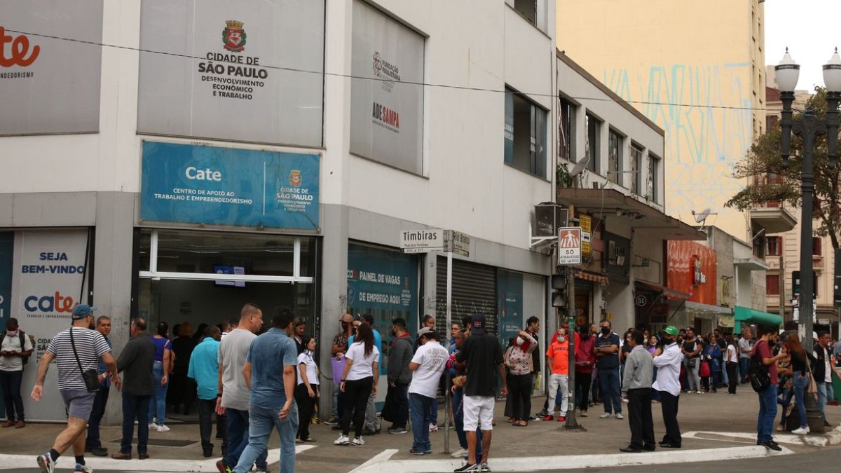 SP abre 4,5 mil vagas de emprego com salários de até R$ 4,3 mil