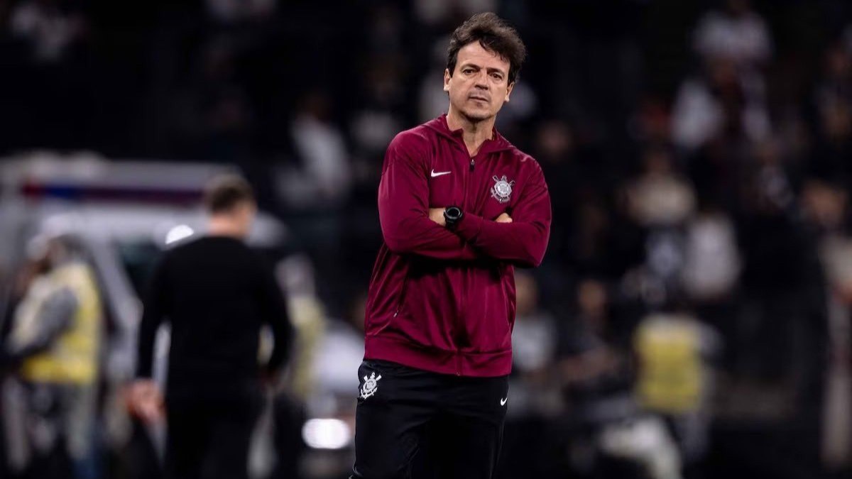 Torcida do Corinthians pede demissão de Diniz após nova derrota