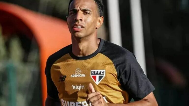 Victor Sá treina e deve ser relacionado por Dorival no São Paulo