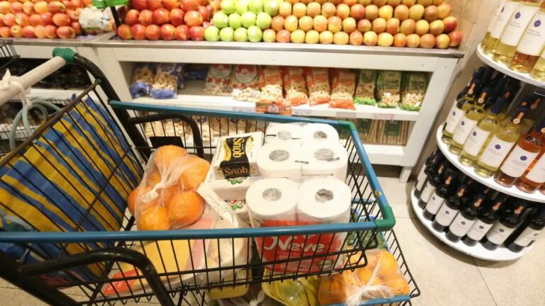 Cesta básica em SP sobe em setembro com alta de 21% na batata