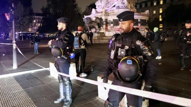 França proíbe protestos em algumas áreas de Paris