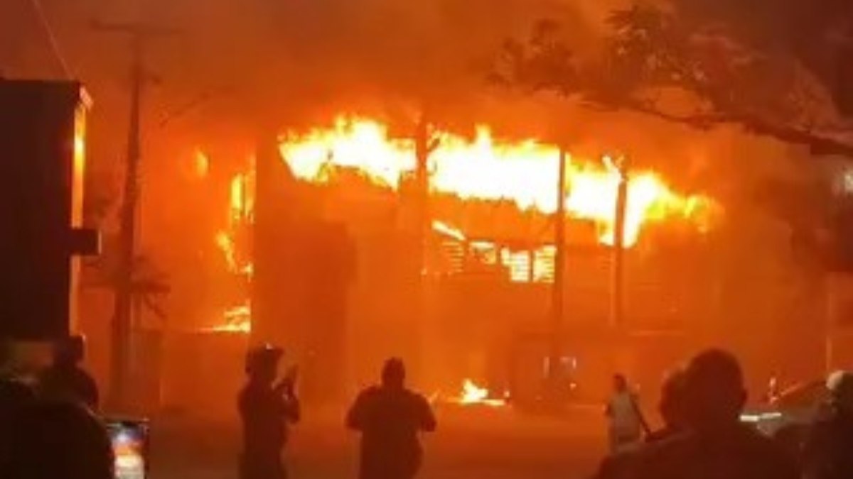 Incêndio atinge prédio da UFPE pela 3ª vez em uma semana
