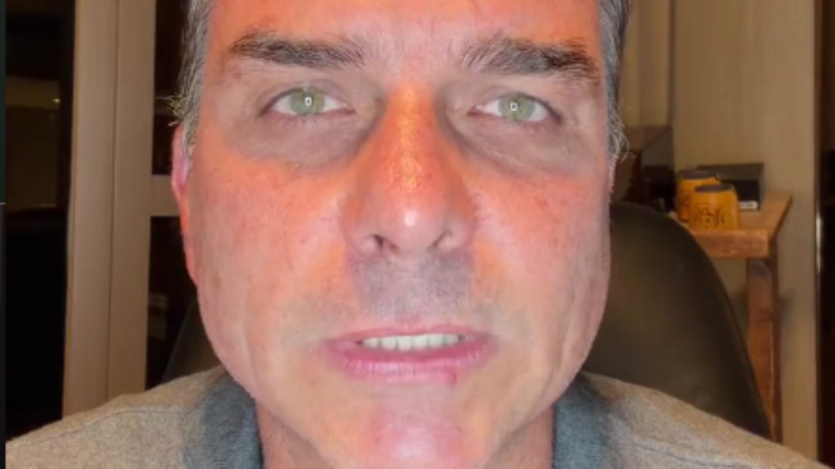 Live: Flávio diz que decidiu ir para EUA após conversa com o pai